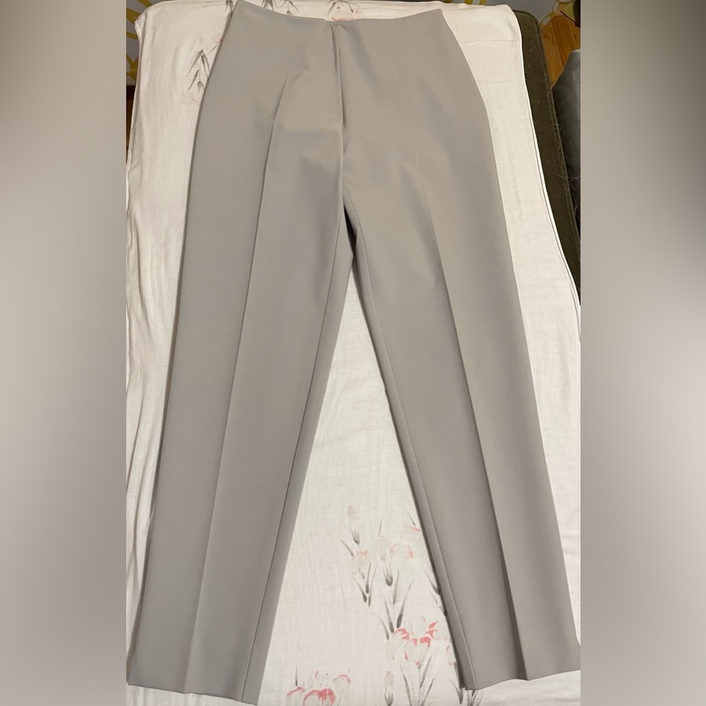 Sophisticated, dove gray Jenne Maag pants in Petite size 4